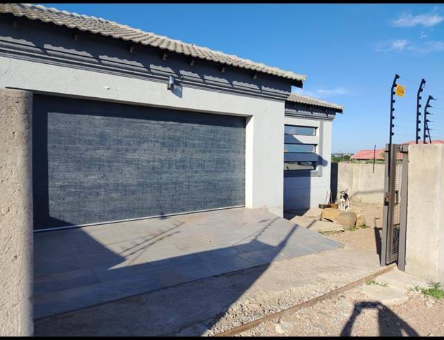 3 BEDROOM HOUSE FOR SALE IN MAHLASEDI PARK